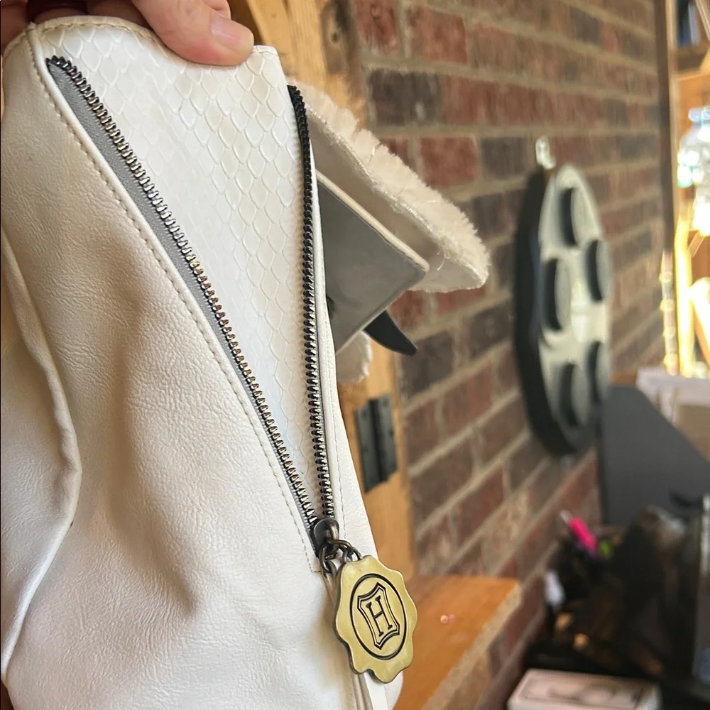 Harry Potter Hedwig Face Mini Faux Leather Backpack Purse-white
